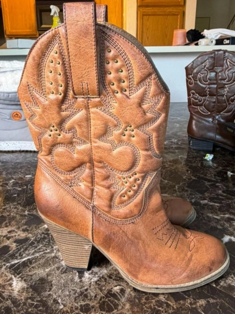 Women’s Tan Western Cowboy Boots 8.5M – Studded & Stitched – MIA / LaRue